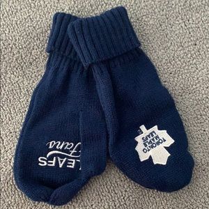 Toronto Maple Leafs/ Ford Mittens